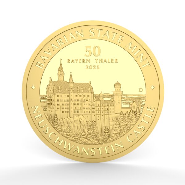 Die Vorderseite des 50 Bayern Thaler Goldmünzstücks mit einer detaillierten Abbildung von Schloss Neuschwanstein. Am oberen und unteren Rand sind die Schriftzüge "Bavarian State Mint" und "Neuschwanstein Castle" zu sehen. Das Münzstück hat ein Gewicht von 1/2 Unze Gold.