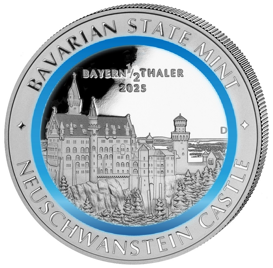 1/2 Bayern Thaler in Silber mit Motiv Neuschwanstein und blauem Polymerring vor weißem Hintergrund.